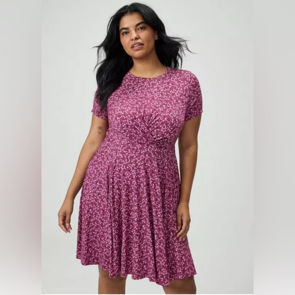 torrid NWOT Plum Floral Twist-Front Short Sleeve Midi Dress- size 2